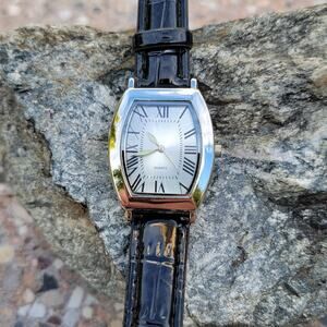 Vintage Watches SKC Tonneau Roman Dial Ladies Watch Black Strap Quartz Retro